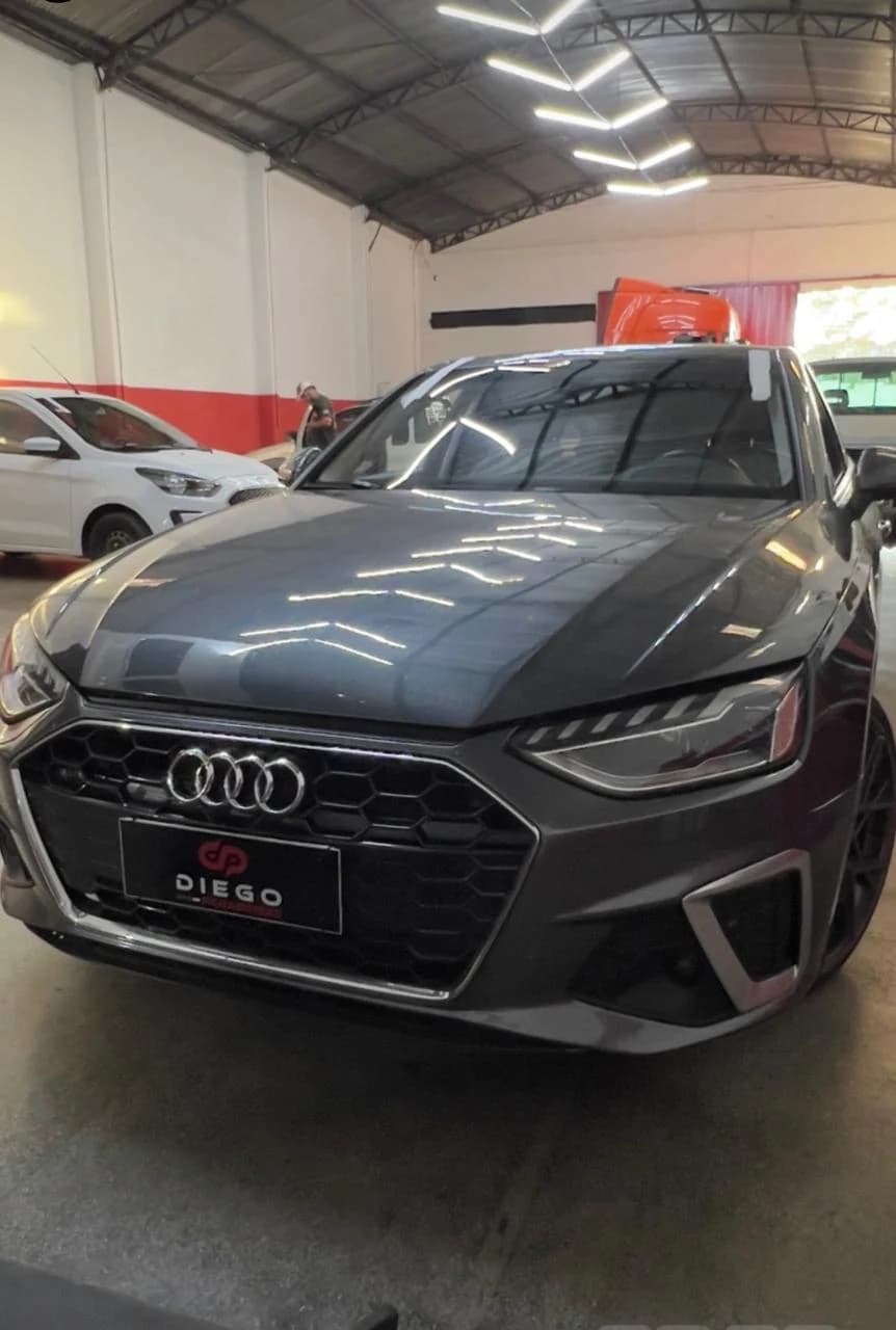 Audi cinza em atendimento na oficina Diego Parabrisas